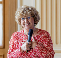 Mariana Gheorghe speaking into a microphone
